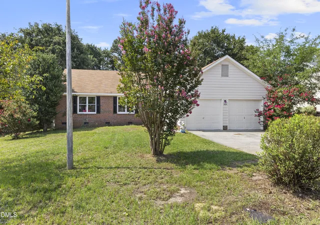 3rd image of 5804 Bear Creek Cir, Fayetteville, NC 28304 | MLS# 10187135