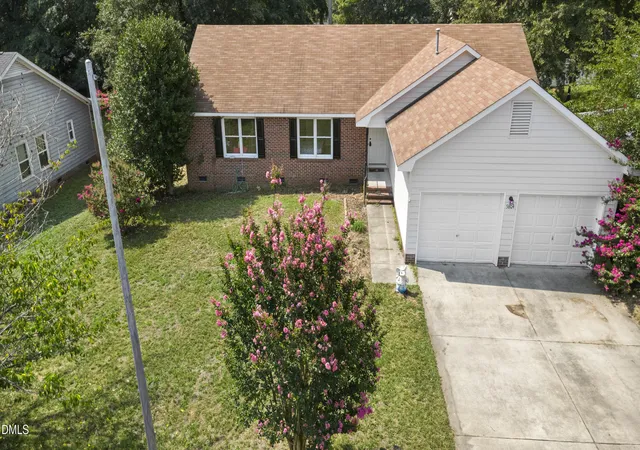 5th image of 5804 Bear Creek Cir, Fayetteville, NC 28304 | MLS# 10187135