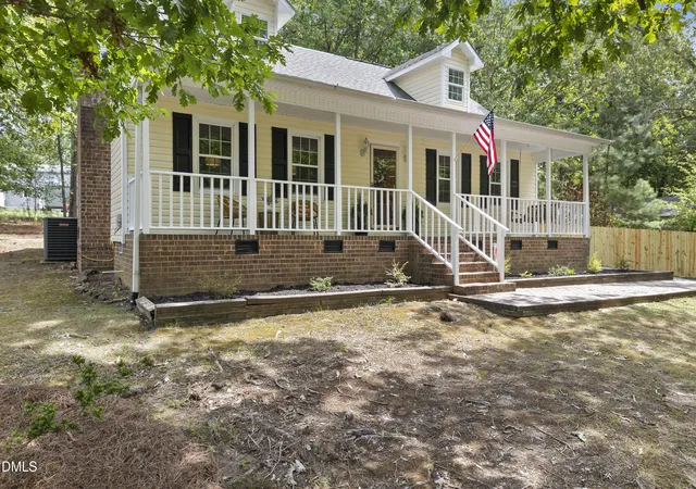 Photo 4 of Single family home for sale at 2712 Charwood Pl, Sanford, NC 27330 | MLS# 10186550 | Listing updated on 2026-09-23