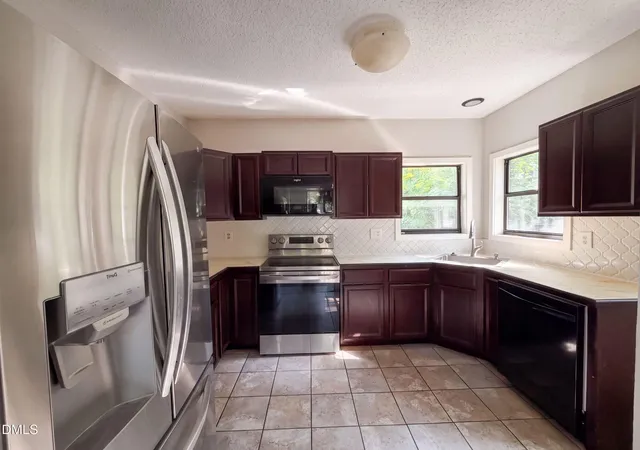 2nd image of 5844 Waters Edge Dr, Fayetteville, NC 28314 | MLS# 10186163