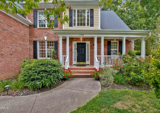 3rd image of 1706 Mcrae Pl, Hillsborough, NC 27278 | MLS# 10186167