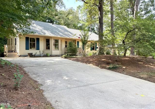 1st image of 6 Burnwood Pl, Chapel Hill, NC 27517 | MLS# 10186525