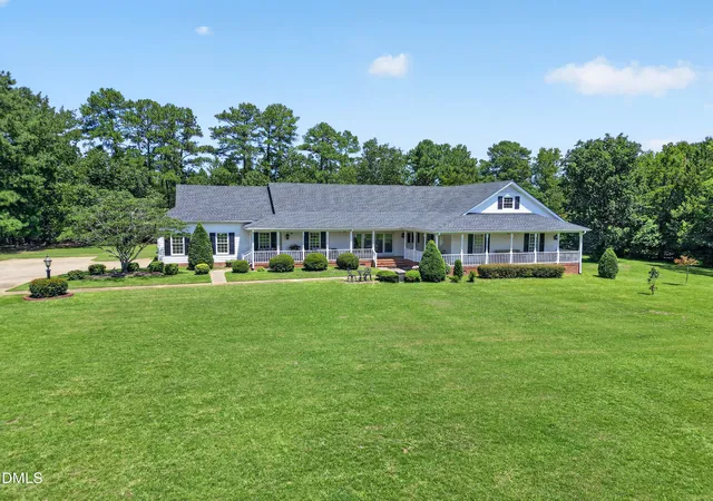 Photo 2 of Sale Pending at 606 Country Ln, Cary, NC 27513 | MLS# 10186388 | Listing updated on 2026-08-20