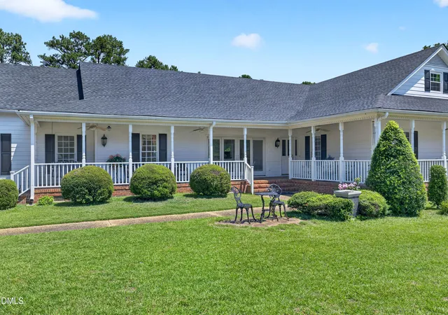 Photo 3 of Sale Pending at 606 Country Ln, Cary, NC 27513 | MLS# 10186388 | Listing updated on 2026-08-20