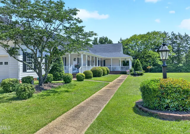 Photo 4 of Sale Pending at 606 Country Ln, Cary, NC 27513 | MLS# 10186388 | Listing updated on 2026-08-20
