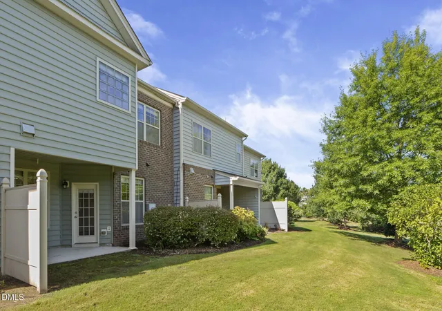 Photo 4 of Townhouse for sale at 529 Panorama Park Pl, Cary, NC 27519 | MLS# 10186283 | Listing updated on 2026-09-17