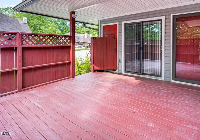 2nd image of 208 Finley Forest Dr, Chapel Hill, NC 27517 | MLS# 10187004