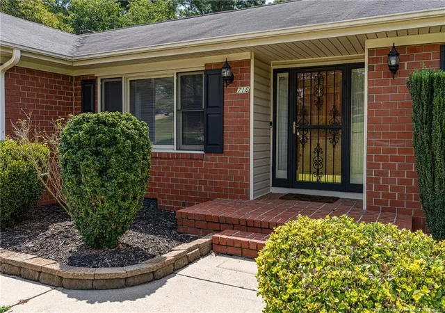 Photo 4 of Sale Pending at 716 Galloway Dr, Fayetteville, NC 28303 | MLS# 767627 | Listing updated on 2026-09-17