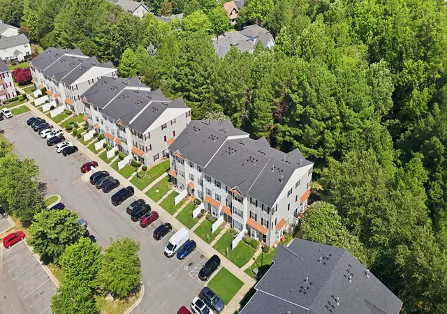 2nd image of 2225 Raven Rd, Raleigh, NC 27614