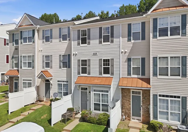 3rd image of 2225 Raven Rd, Raleigh, NC 27614