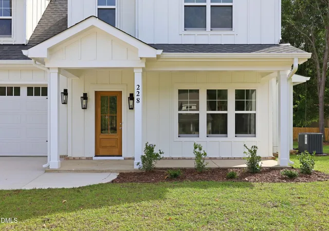 Photo 3 of Single family home for sale at 228 Telluride Ct, Aberdeen, NC 28315 | MLS# 10186362 | Listing updated on 2026-08-14
