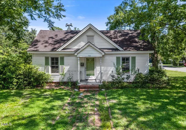 Photo 1 of Single family home for sale at 700 N Webb St, Selma, NC 27576 | MLS# 10186394 | Listing updated on 2026-09-09