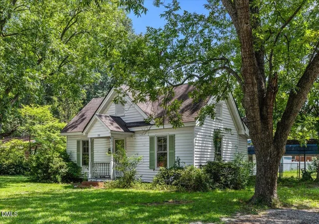 Photo 3 of Single family home for sale at 700 N Webb St, Selma, NC 27576 | MLS# 10186394 | Listing updated on 2026-09-09