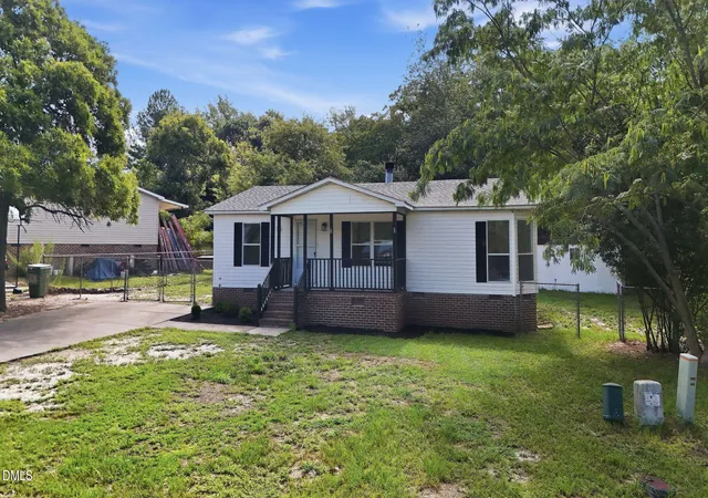 Photo 3 of Manufactured home for sale at 135 Virginia Ln, Cameron, NC 28326 | MLS# 10186391 | Listing updated on 2026-09-01