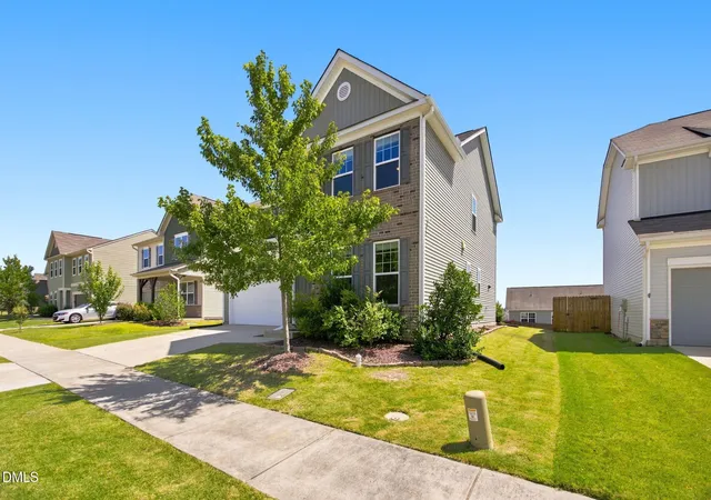 4th image of 703 Starry Sky Dr, Durham, NC 27703 | MLS# 10187100