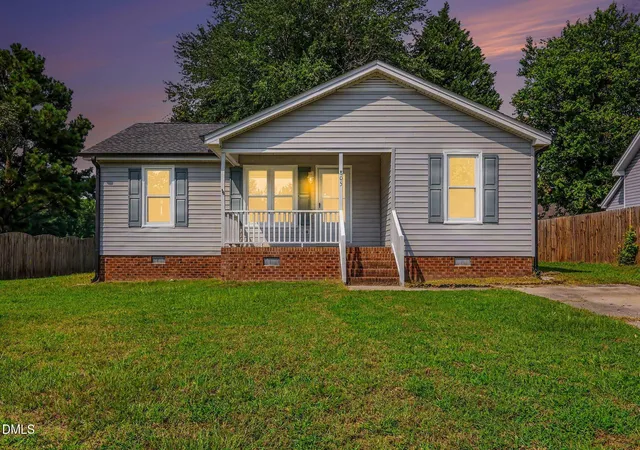 1st image of 805 Hepplewhite Ct, Fuquay Varina, NC 27526 | MLS# 10187181