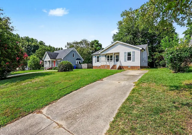 3rd image of 805 Hepplewhite Ct, Fuquay Varina, NC 27526 | MLS# 10187181