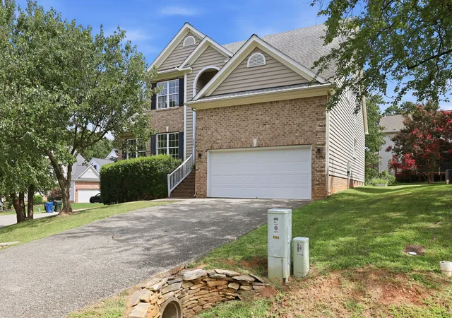 Photo 2 of Sale Pending at 5501 Southern Cross Ave, Raleigh, NC 27606 | MLS# 10186562 | Listing updated on 2026-08-24