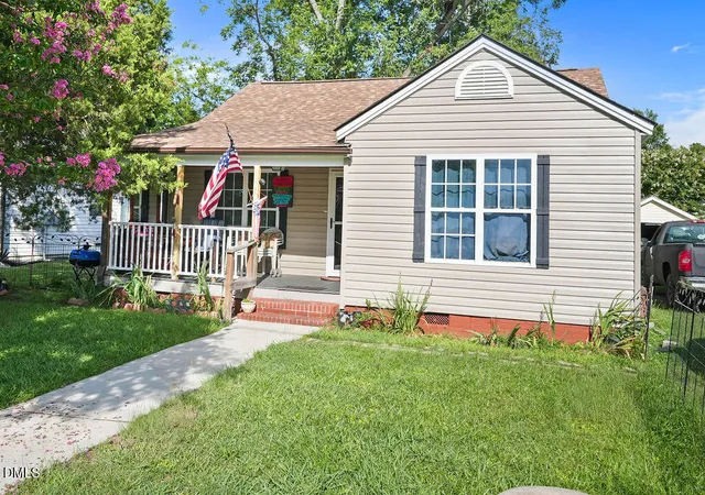 Photo 3 of Single family home for sale at 109 Twin City St, Dunn, NC 28334 | MLS# 10186574 | Listing updated on 2026-08-26