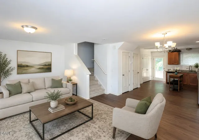 2nd image of 504 Hobkirks Pl, Durham, NC 27704 | MLS# 10187834