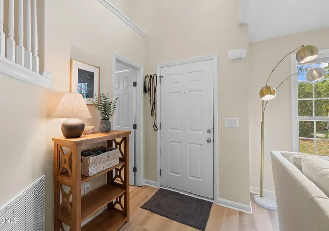 4th image of 703 Midsummer Ln, Apex, NC 27502 | MLS# 10186610