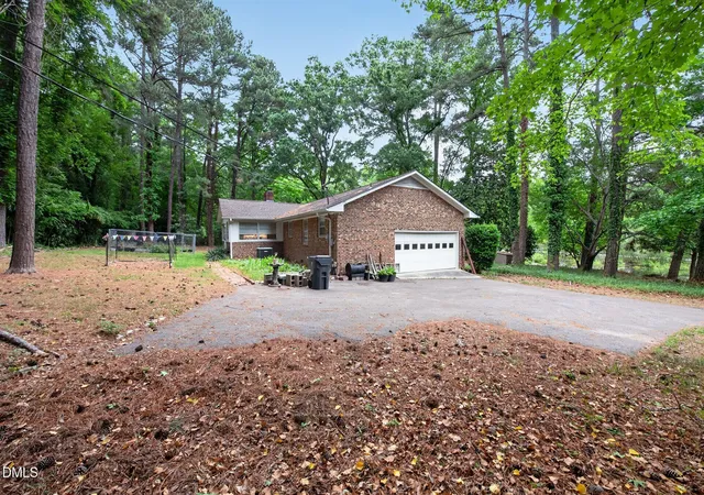 Photo 3 of Sale Pending at 86a Willow Way, Chapel Hill, NC 27516 | MLS# 10186770 | Listing updated on 2026-08-18