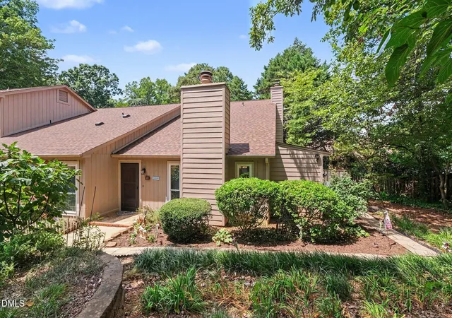 Photo 3 of Sale Pending at 110 Twin Oaks Pl, Cary, NC 27511 | MLS# 10187112 | Listing updated on 2026-08-31