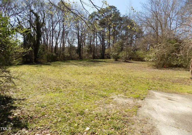 Photo 3 of Sale Pending at 303 King St, Louisburg, NC 27549 | MLS# 10186678 | Listing updated on 2026-09-26