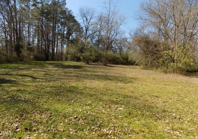 Photo 4 of Sale Pending at 303 King St, Louisburg, NC 27549 | MLS# 10186678 | Listing updated on 2026-09-26