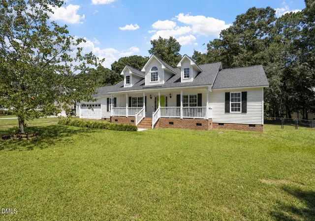 Photo 3 of Single family home for sale at 113 Tadley Ct, Smithfield, NC 27577 | MLS# 10187418 | Listing updated on 2026-09-14
