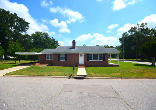 Photo 2 of Single family home for sale at 901 Cofield St, Tarboro, NC 27886 | MLS# 10186717 | Listing updated on 2026-09-20