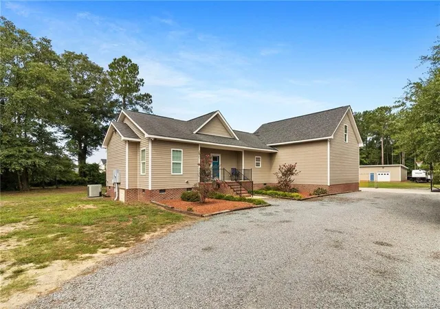 Photo 4 of Sale Pending at 1384 Canady Pond Rd, Hope Mills, NC 28348 | MLS# 767728 | Listing updated on 2026-08-19