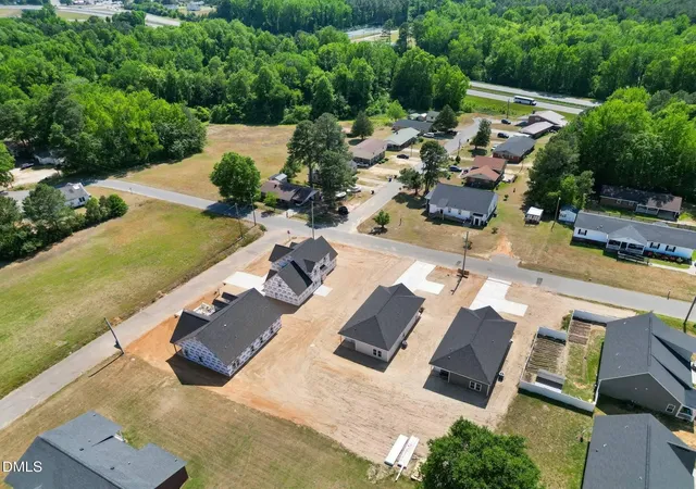 4th image of 404 Holmes St, Clinton, NC 28328 | MLS# 10188056