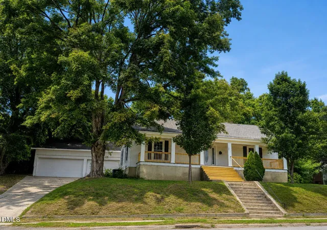 Photo 1 of Single family home for sale at 408 E Nash St, Louisburg, NC 27549 | MLS# 10188403 | Listing updated on 2026-09-30