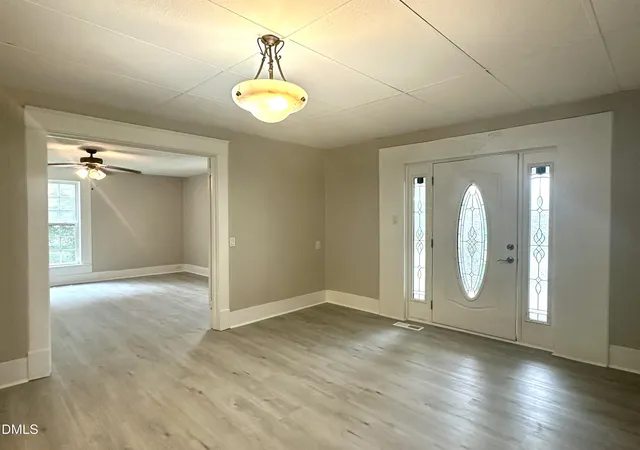 Photo 3 of Single family home for sale at 408 E Nash St, Louisburg, NC 27549 | MLS# 10188403 | Listing updated on 2026-09-30