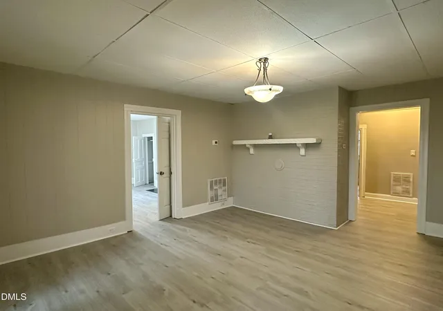 Photo 4 of Single family home for sale at 408 E Nash St, Louisburg, NC 27549 | MLS# 10188403 | Listing updated on 2026-09-30