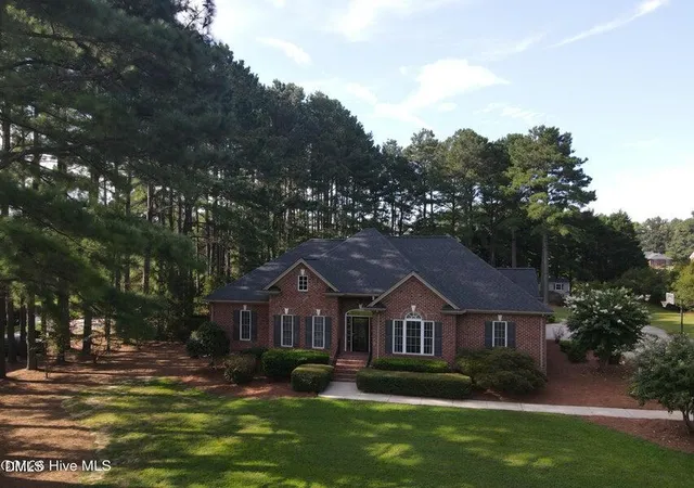 Photo 3 of Single family home for sale at 104 Arrowhead Ct, Louisburg, NC 27549 | MLS# 10186997 | Listing updated on 2026-09-02