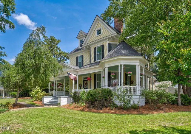 Photo 3 of Sale Pending at 109 S Walnut St, Spring Hope, NC 27882 | MLS# 10186786 | Listing updated on 2026-09-16
