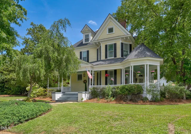 Photo 4 of Sale Pending at 109 S Walnut St, Spring Hope, NC 27882 | MLS# 10186786 | Listing updated on 2026-09-16