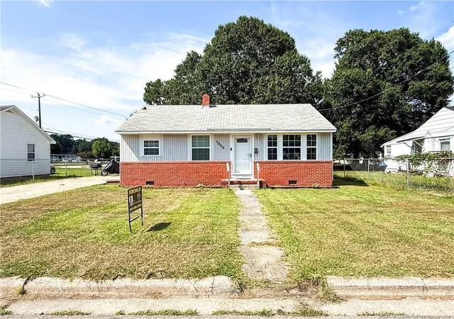 Photo 1 of Single family home for sale at 1003 E 8th Street, Lumberton, NC 28358 | MLS# 767838 | Listing updated on 2026-08-30