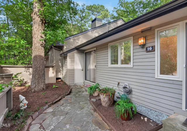 4th image of 16 Glenmore Dr, Durham, NC 27707 | MLS# 10187993