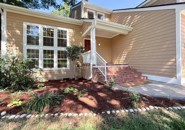 Photo 3 of Single family home for sale at 121 Marquette Dr, Cary, NC 27513 | MLS# 10186941 | Listing updated on 2026-09-20
