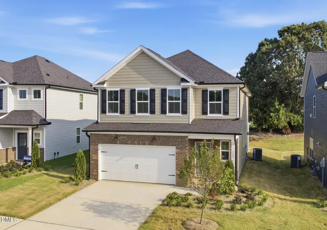 Photo 2 of Single family home for sale at 725 Wicklow Hall Dr, Fuquay Varina, NC 27526 | MLS# 10186848 | Listing updated on 2026-08-25