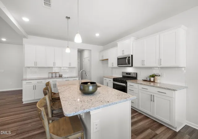 4th image of 725 Wicklow Hall Dr, Fuquay Varina, NC 27526 | MLS# 10186848
