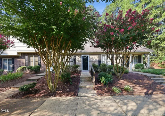 2nd image of 4 Crystal Oaks Ct, Durham, NC 27707 | MLS# 10187936