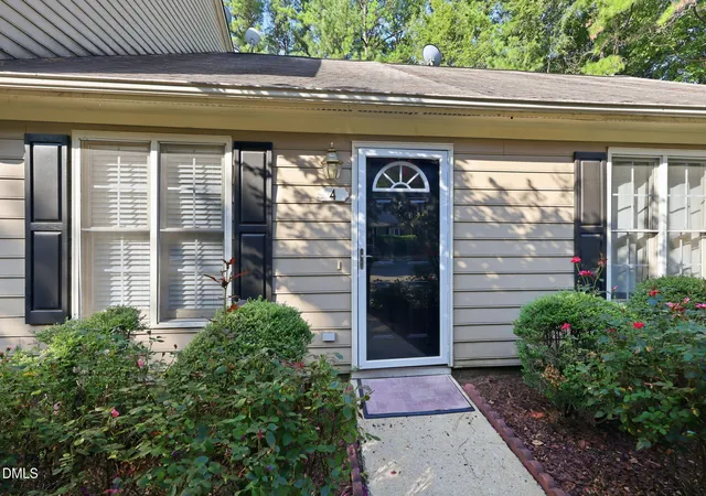 4th image of 4 Crystal Oaks Ct, Durham, NC 27707 | MLS# 10187936