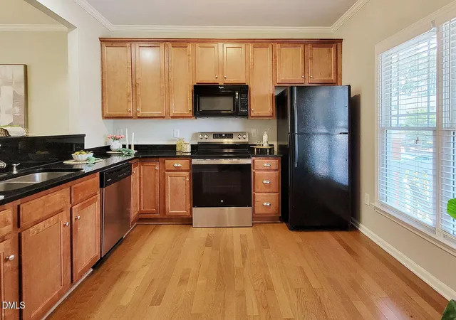 Photo 5 of Townhouse for sale at 1047 Mica Lamp Ct, Apex, NC 27502 | MLS# 10187076 | Listing updated on 2026-08-28