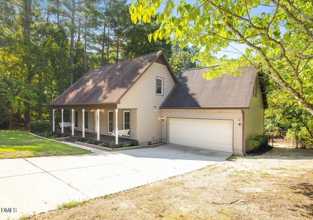 2nd image of 424 Newburgh Dr, Fayetteville, NC 28311 | MLS# 10187795