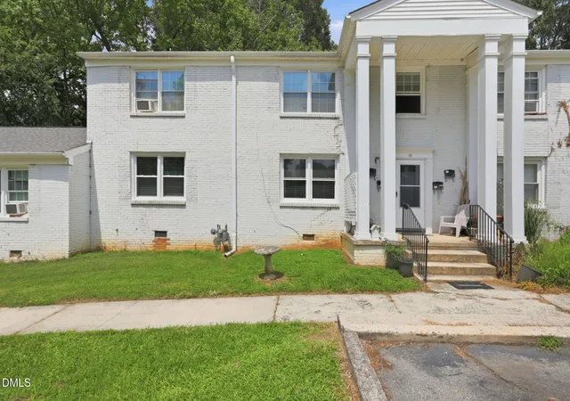 1st image of 1400 Roslyn Dr #15b, Burlington, NC 27215 | MLS# 10187080