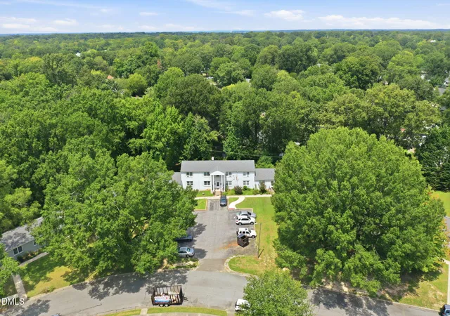 3rd image of 1400 Roslyn Dr, Burlington, NC 27215